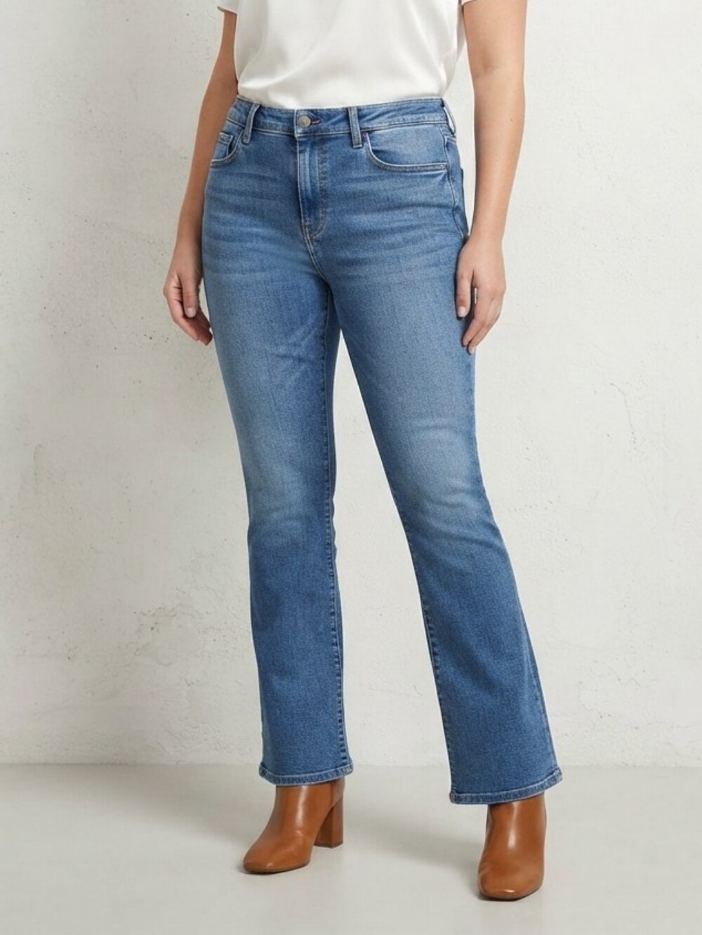 Nine West Blue Curvy Bootcut Flare Jeans Medium Wash Size 6